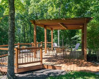 Beautiful New Cottage w/ Endless Hilltop Views - Paoli - Patio
