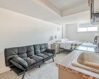 Tranquil 3-Bedroom Enclave - Ottawa