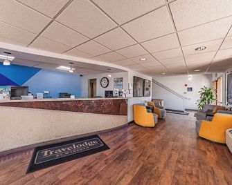 Travelodge By Wyndham Colorado Springs Airport/Peterson Sfb - קולרדו ספרינגס - דלפק קבלה
