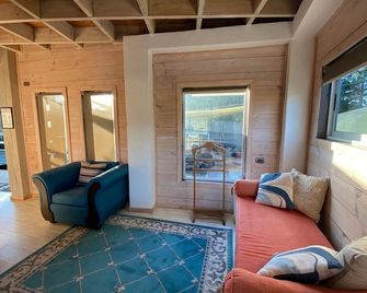 Sirena Insolente Hostel & Suites - Pichilemu - Living room