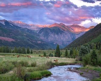 Riverside Dream! Quiet Spot W Deck, 5 Min Walk To Gondola & Main St. 2 Bedroom Condo by RedAwning - Telluride - Outdoor view