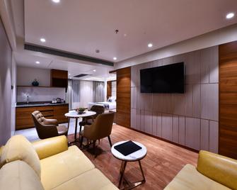 Regenta Fairlark Vadodara - Vadodara - Wohnzimmer