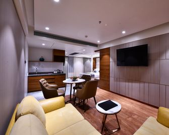 Regenta Fairlark Vadodara - Vadodara - Wohnzimmer