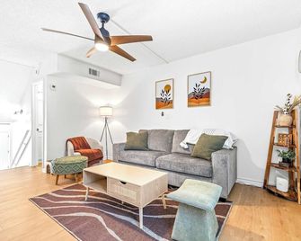 The Capri Villa Stay for 6 - Tampa - Sala de estar