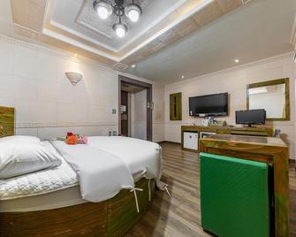 Jinju Tomji - Jinju - Habitación