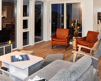 Holiday Home in Lyngstad - Lyngstad - Living room