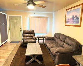 Westerner Motel - Chadron - Living room