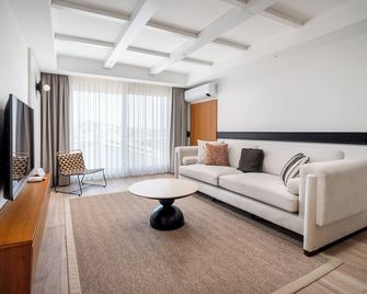 داليان ريزيدنس آند سويتس - سسمى - غرفة معيشة