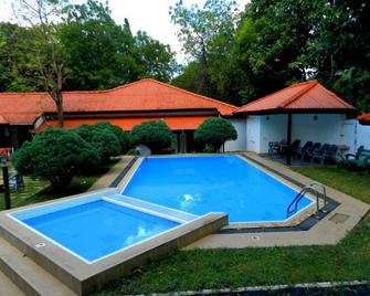 Jayasinghe Holiday Resort - Kataragama - Piscina