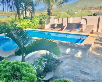Sea-Esta Beachfront Surf Condo! Pool & Hot Tub! Surf Views! Right On The Sand - El Pescadero - Piscina