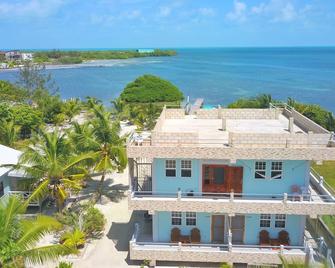 Blue Bay Cottage - Caye Caulker - Building