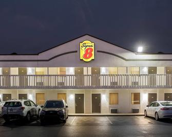 Super 8 by Wyndham Brownsburg - Brownsburg - Building