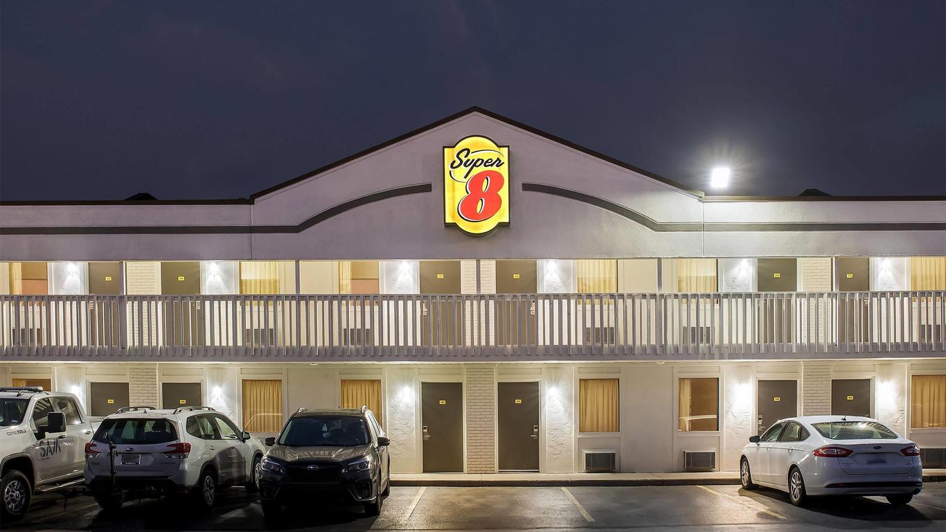 Super 8 by Wyndham Brownsburg