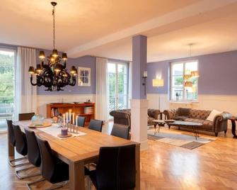 Ferienhaus alte Kinderschule - Obernheim - Comedor
