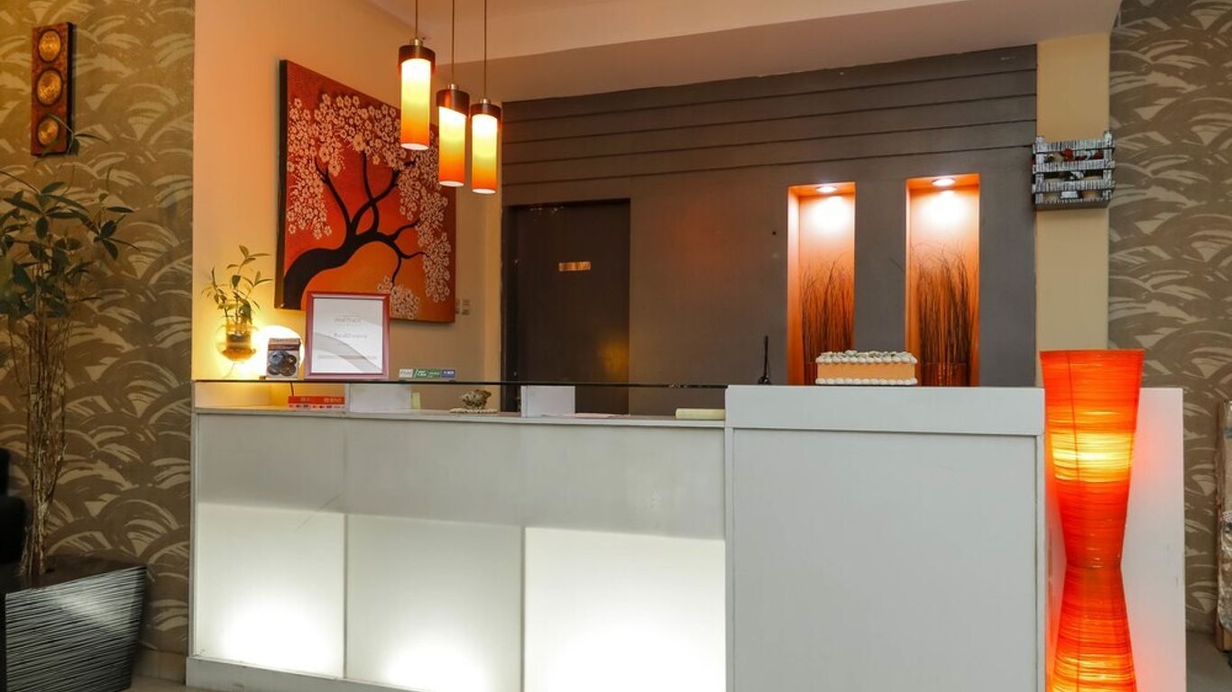 RedDoorz near Manado Town Square