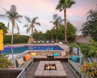 Luxury Oasis w Pool Hot Tub Fire Pit Games Big Yard Larrea by AvantStay - La Quinta - Pool