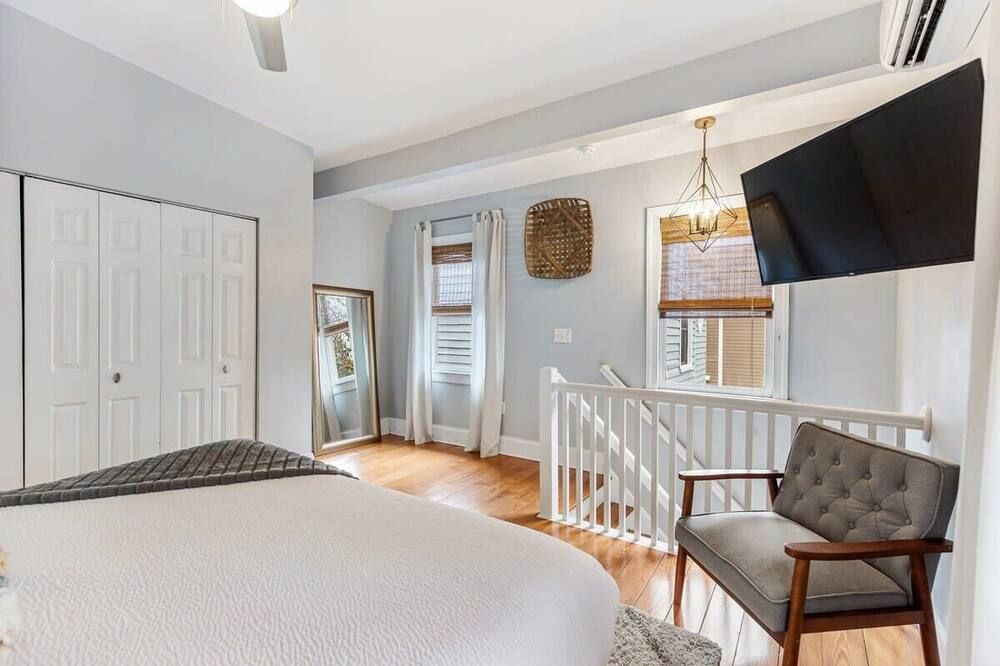 Spacious and Quiet One Block off King Street - Charleston - Sypialnia