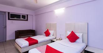 Om Plaza Hotel - Bhopal - Bedroom