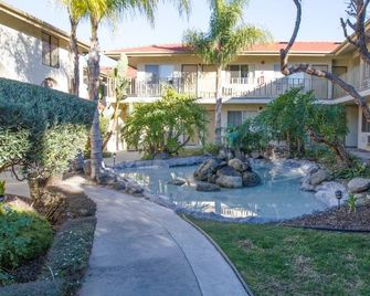 California Suites Hotel - San Diego - Vista del exterior