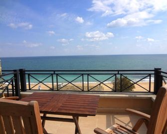 Sea View Rental Front Beach - Golden Sands - Balcony