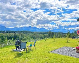 Hyer Mountain Vista-Knik Bungalow - Palmer - Patio