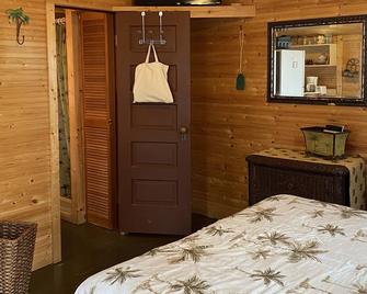 Charming studio overlooking the lake - Applegate - Bedroom