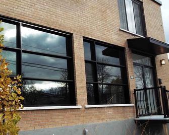 Open Air Condo! EV Charging Station! Private courtyard, 10-minute casino - Châteauguay - Building