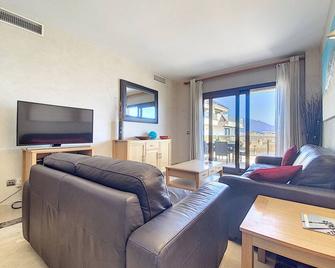 Lovely apartment with pool & sea views - Marina Del Castillo 2129 - Manilva - Sala de estar