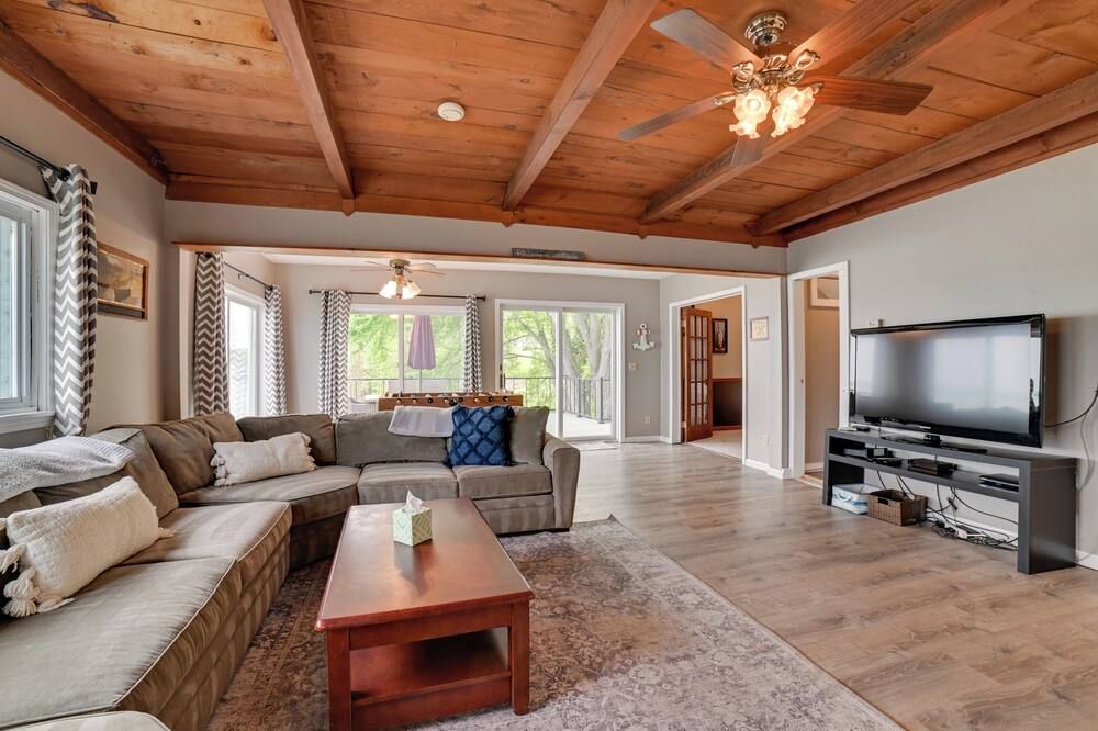 Cayuga Lake Retreat in Seneca Falls w/ Dock! - Seneca Falls - Wohnzimmer