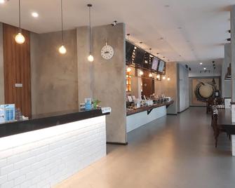 Kama Hotel - Medan - Rezeption