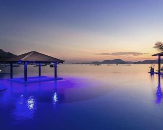 Hotel Nacional Inn Angra dos Reis - Angra dos Reis - Bể bơi