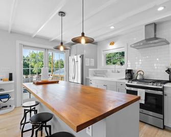Harborside Cottage, walk to town - Rockland - Keuken