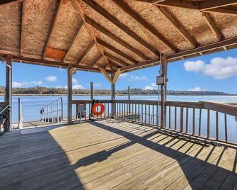 Charming Tabby House 3-bedroom house with AC and WiFi in Townsend/Shellman Bluff - Townsend - Balcón