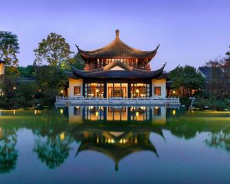 Four Seasons Hotel Hangzhou at West Lake - Hangzhou - Building