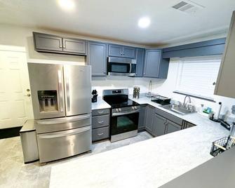 Deer Hill - Charming 3-bedroom house with WiFi and AC overlooking Copperas Cove - Copperas Cove - Küche