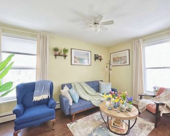 Easter Sale 1BR Big Kitchen by River and Trails - Bridgewater - Wohnzimmer