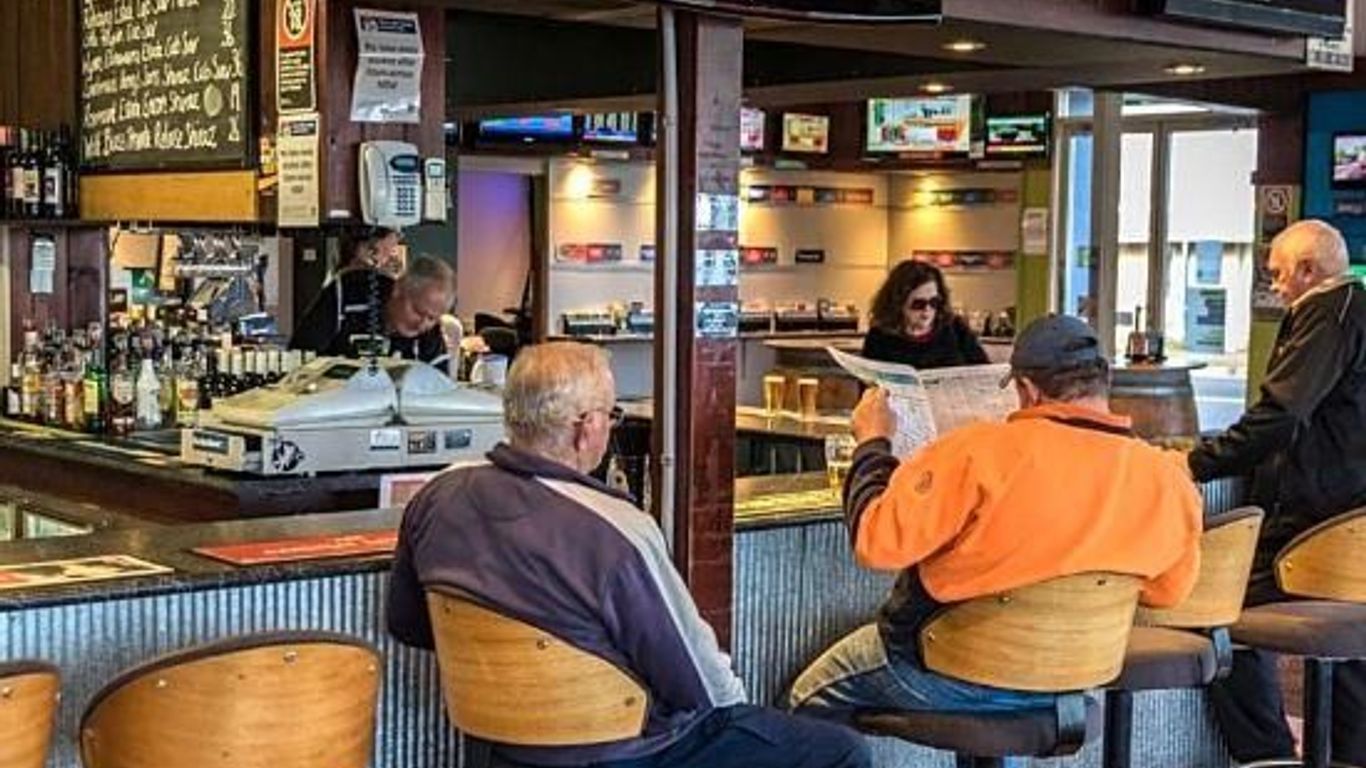 Moruya Waterfront Hotel Motel