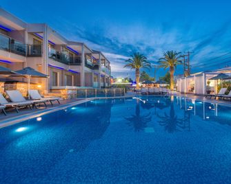 Dionysos Hotel & Suites - Kassandreia - Piscina