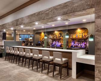 DoubleTree by Hilton Tulsa - Warren Place - טולסה - בר