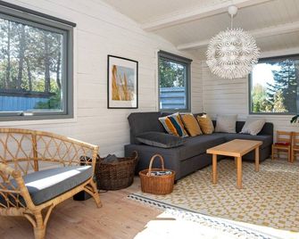 4 person holiday home in Ebeltoft - Ebeltoft - Stue
