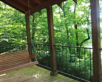 Cozy Cabin On 30 Acres Great For Families, Near Natchitoches - Natchitoches - Balcony