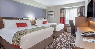 Microtel Inn & Suites by Wyndham Fort McMurray - Fort McMurray - Chambre