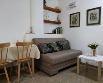 Bait Katan Be Yonatan - Ani'am