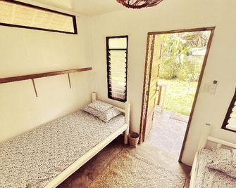 The Village Cottages: Cozy Quiet B&B Outside Coron - Busuanga - Chambre