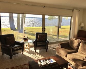 Executive 4600 sq. ft. Lakefront Estate on Lake Mitchell in Cadillac, Michigan - Cadillac - Soggiorno