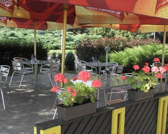 هوتل ميلوتل - أولوموك - شرفة مرصوفة