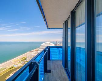 أوربي سيتي هوتل أوفيشال دي بلوك - باتومي - شرفة