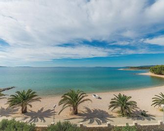 2 Bedroom Stunning Home In Povljana - Povljana - Beach