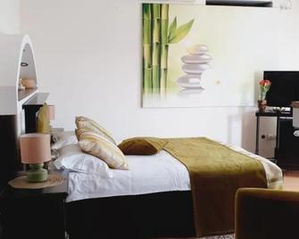 Johanna House - Bucharest - Bedroom