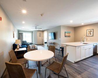 Long Beach Suites - Gloucester - Eetruimte